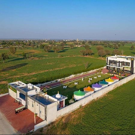 ג'איפור Iris Heaven'Z By Radha Rani Resort מראה חיצוני תמונה