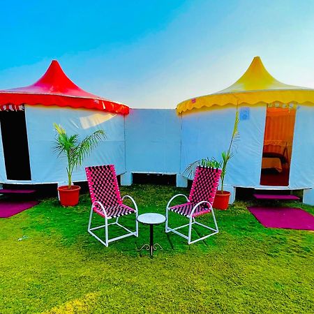 ג'איפור Iris Heaven'Z By Radha Rani Resort מראה חיצוני תמונה
