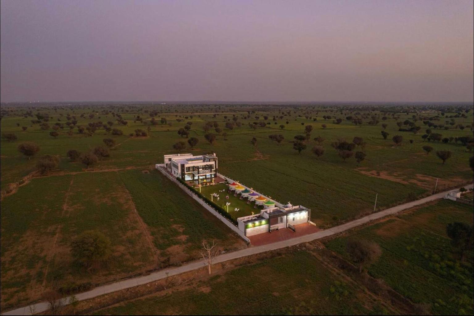 ג'איפור Iris Heaven'Z By Radha Rani Resort מראה חיצוני תמונה